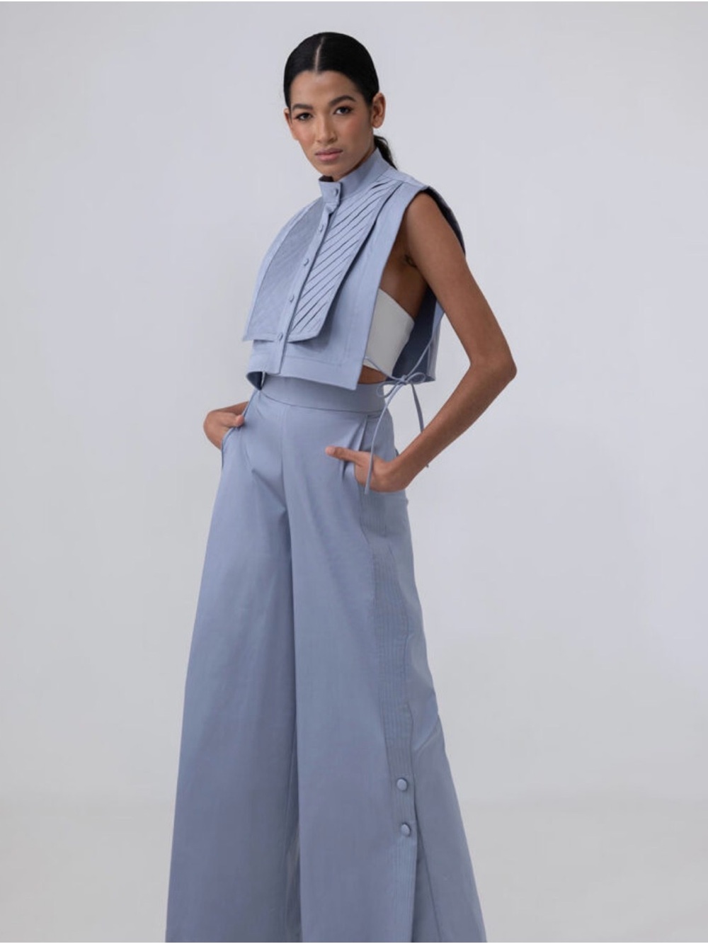 Light Blue Lua Bibb
